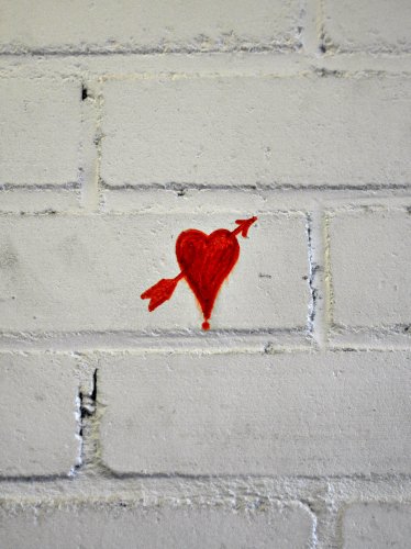 Heart Arrow Love Graffiti iPad Wallpaper