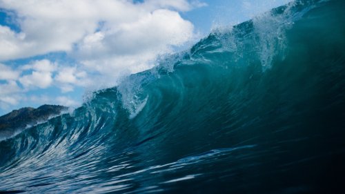 Ocean Wave HD Desktop Wallpaper